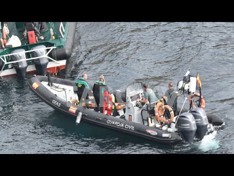 La Guardia Civil rescata a un hombre tras caer al mar en el Hacho