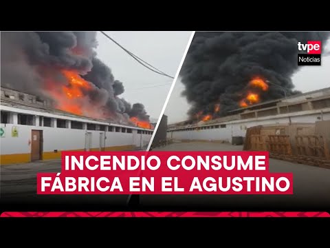 Incendio de grandes proporciones consume fábrica en El Agustino