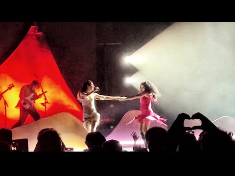 Caroline Polachek w/Charli XCX - Welcome to My Island (remix) @ the Shrine Auditorium