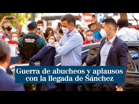 Pedro Sánchez llega entre abucheos y vítores a Navalmoral de la Mata