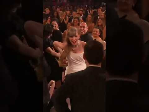 Taylor Swift revoluciona los Grammy con este gesto hacia Lana del Rey al subir al escenario