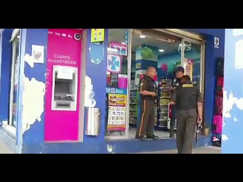 Delincuentes violentan un cajero automático para robarlo