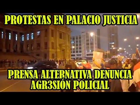 MANIFESTANTES PROTESTARON DESDE LOS EXTERIORES DEL PALACIO DE JUSTICIA DE LA CAPITAL PERUANA..
