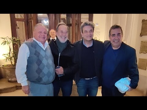 Noche de amigos! Guillermo Francella, Marcelo De Bellis y Diego Pérez en El Progreso Restaurante.