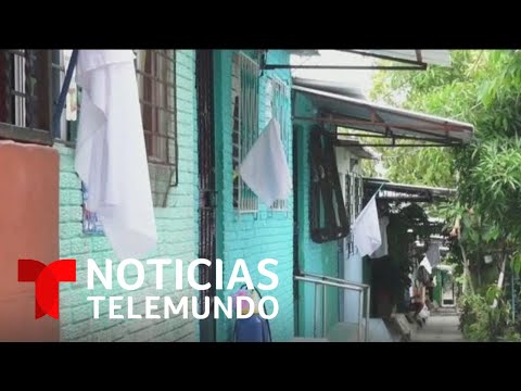 Familias de El Salvador piden auxilio con banderas blancas | Noticias Telemundo