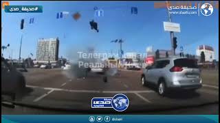 لحظة سقوط صاروخ عند اشارة مرورية في روسيا