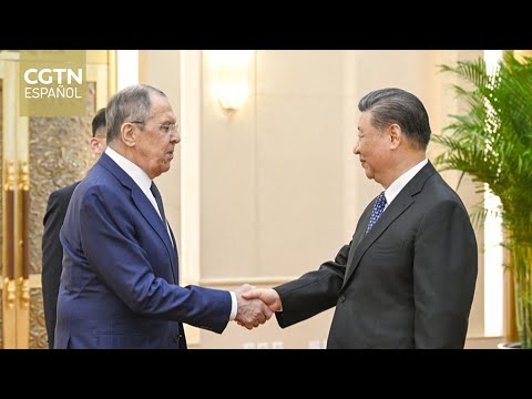 El presidente chino Xi Jinping se reúne con el canciller ruso Sergei Lavrov