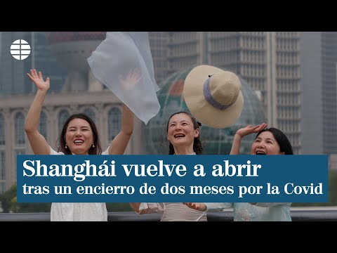 Brindis y festejos en Shanghái tras el fin del cierre de la ciudad por la Covid 19