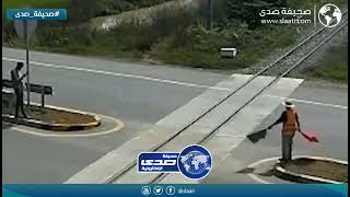 قطار يصدم شاحنة