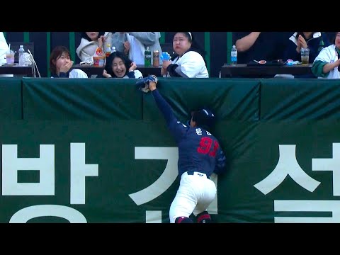 몸을 사리지 않는 롯데 윤동희의 펜스 수비 | 3.24 | 2024 신한 SOL뱅크 KBO 리그 | KBO 모먼트 | 야구