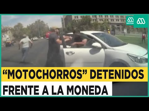 Banda de motochorros detenida frente al palacio de La Moneda
