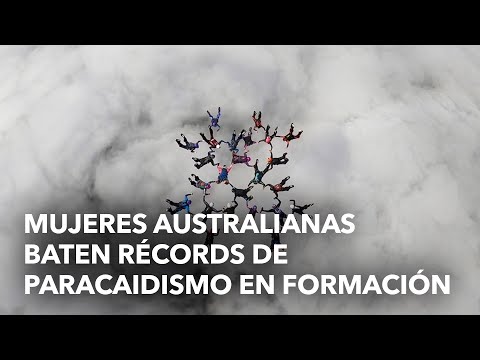 Mujeres australianas baten récords de paracaidismo en formación