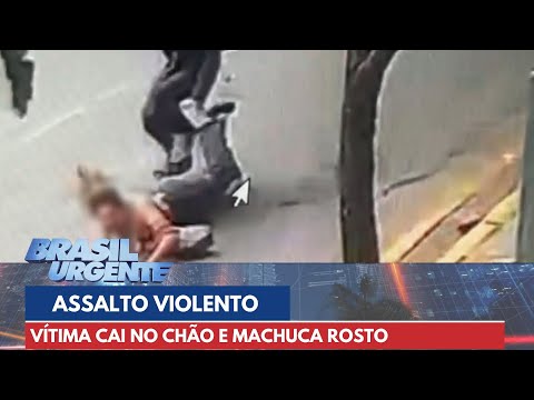 Vítima cai de cara no chão durante assalto | Brasil Urgente