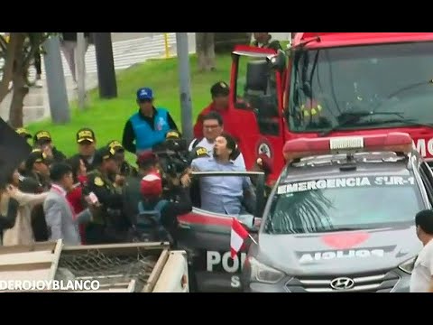 Sujeto es capturado por la policía tras generar disturbios en el Desfile Cívico Militar