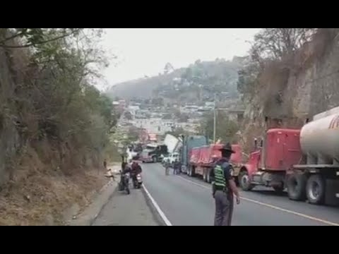 Tráiler accidentado en la ruta de Pastores, Sacatepéquez