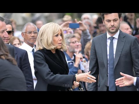 Obsèques de Françoise Hardy : Brigitte Macron huée à son arrivée au Crématorium