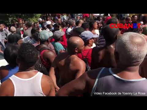 Revuelta masiva en Santiago de CUBA: a pedradas contra la policía por  captura de presunto violador