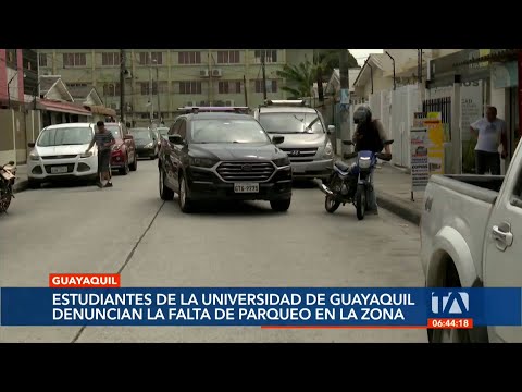 Estudiantes de la Universidad de Guayaquil denuncian falta de parqueo en la zona