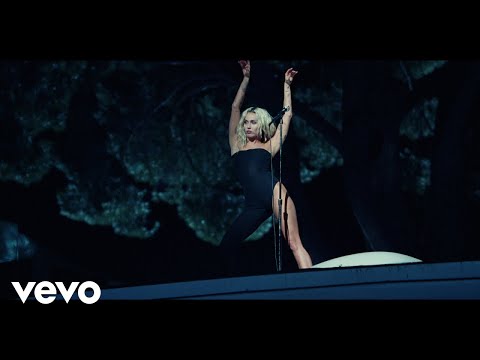 Miley Cyrus - River (Backyard Sessions)