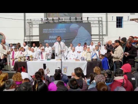 Comenzó la misa en desagravio por ultrajes a la figura del Papa en la parroquia de Caacupé