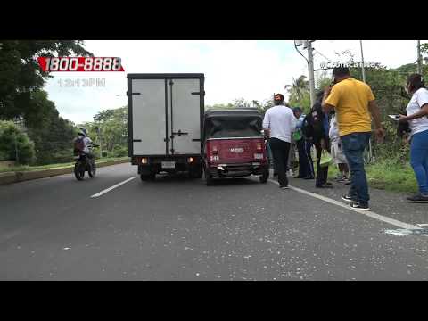 Conductor y pasajera de caponera quedan prensados en Ctra. a Masaya - Nicaragua