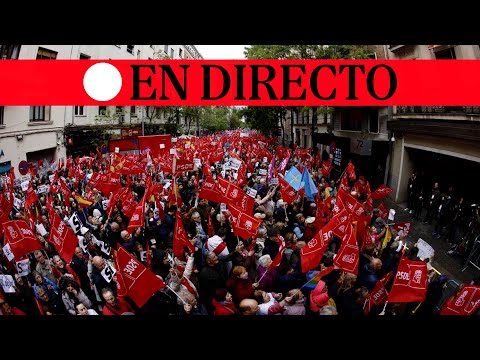DIRECTO |  Manifestación en la sede del PSOE en apoyo a Pedro Sánchez