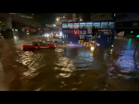 Tifón Haikui arrasa en Hong Kong y produce graves daños e inundaciones marcando un récord de lluvias