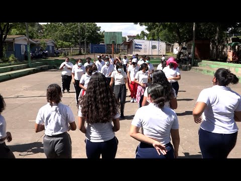 Estudiantes de secundaria inician actividades en celebración a las fiestas patrias