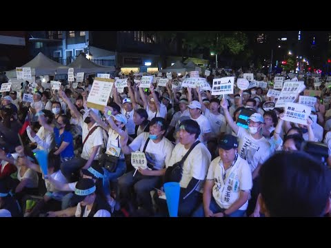 Thousands rally in Taipei City to demand the release of jailed former mayor