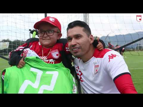 Recibimos en el entrenamiento a Julián y conoció toda la plantilla de Independiente Santa Fe.