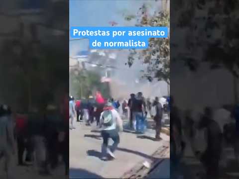 Protestan por el asesinato de un normalista en Guerrero, México