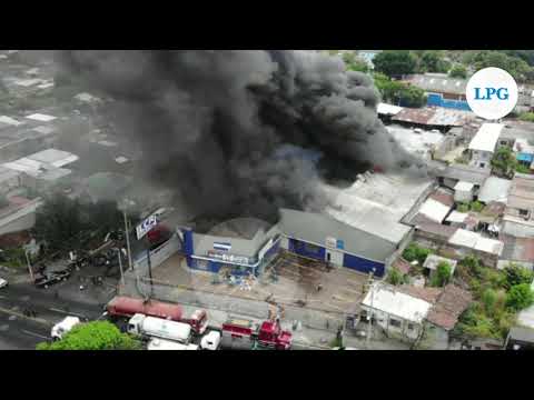 #LPGDesdeElAire / Incendio en una venta de repuestos de San Salvador
