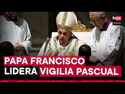 El papa preside la vigilia de Pascua tras las preocupaciones por su salud