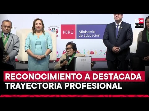 Presidenta Dina Boluarte participa en ceremonia de condecoración de “Palmas Magisteriales”