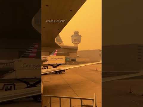 A pilot shot this video at LaGuardia Airport Wednesday. #smoke #haze #wildfire #nyc #abc7ny
