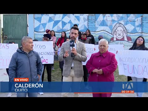 Docentes de una escuela de Calderón realizan un plantón para exigir el pago de sueldos
