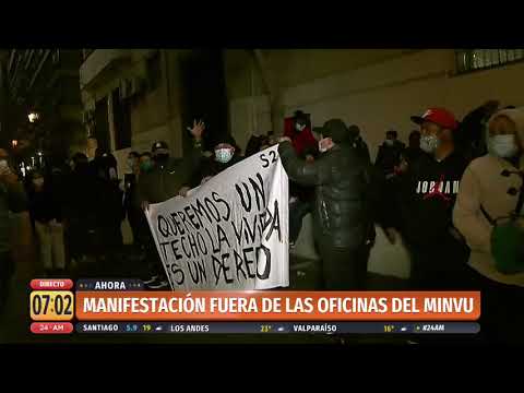 Manifestación en las afueras de la oficina del Minvu