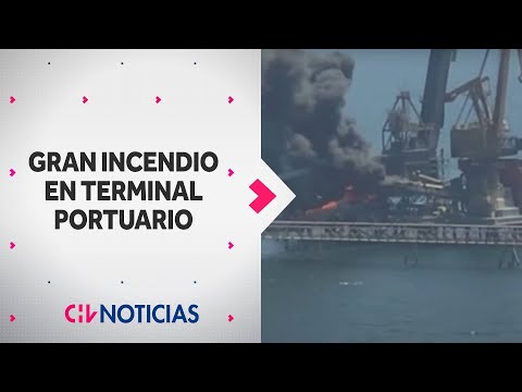 Emergencia por gran incendio en terminal portuario en Mejillones