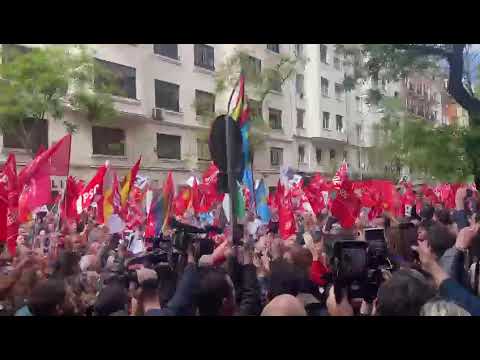 El PSOE detiene el Comité para salir a la calle a saludar a sus afiliados