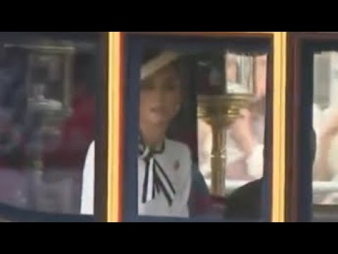 Kate Middleton sublime pour son retour : vêtue de blanc, la princesse souriante auprès de ses enfant