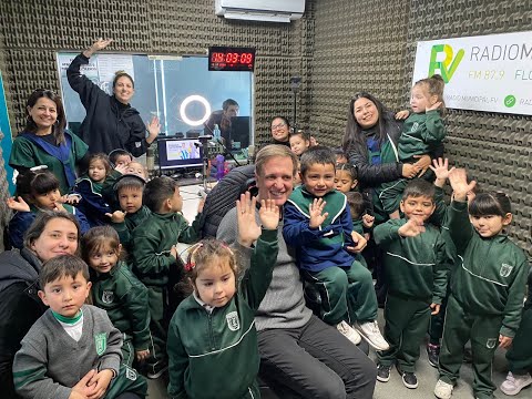 #ElDiaJusto: Los alumnos del jardin del Carlos Pellegrini pasaron por la radio