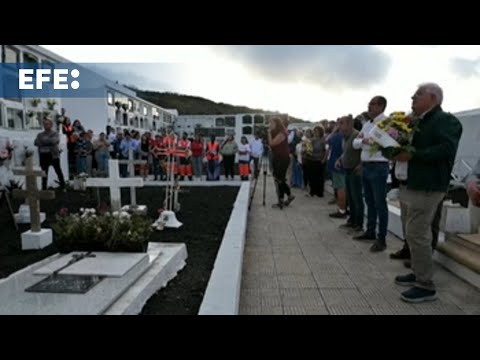 El Hierro da sepultura a los cuerpos recuperados del naufragio