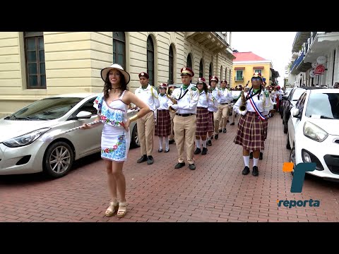 Panameños y extranjeros visitan el Casco Antiguo y disfrutan de los desfiles patrios