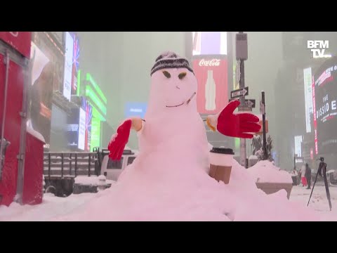 New York: une grande tempête de neige recouvre la ville