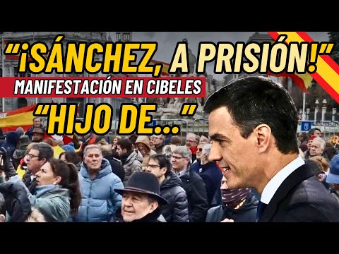 Los españoles claman en Cibeles contra la traición del Gobierno: “¡Sánchez, a prisión!”