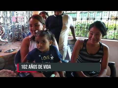 Nietas celebran día de las madres y más de un siglo de vida de su abuelita en Nandaime - Nicaragua