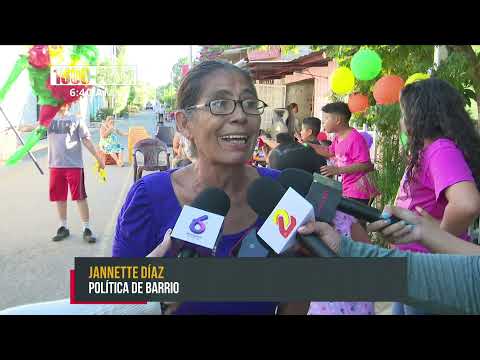 Niños celebran la Navidad con piñatas en Managua - Nicaragua