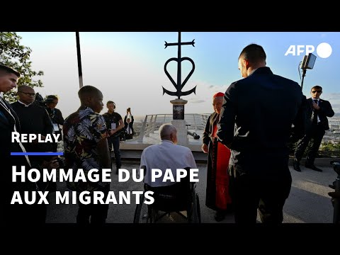 REPLAY - Le pape François rend hommage aux migrants morts en Méditerranée à Marseille | AFP
