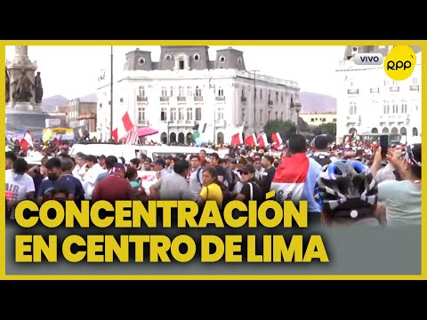Perú: Manifestantes se desplazan en el Centro de Lima