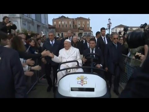 El papa preside una multitudinaria misa en Venecia, en su primer viaje en meses | AFP